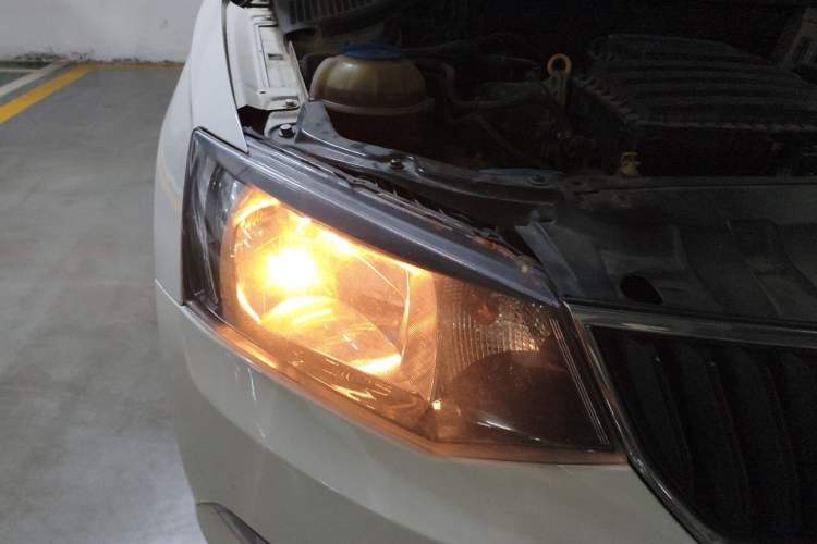 Used Skoda Fabia 2015 1.4L Manual Trend Edition Right Front Headlight