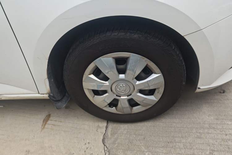 Used Skoda Fabia 2015 1.4L Automatic Front-Drive Model Right Front Wheel Hub