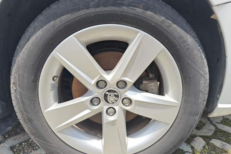 Used Skoda Fabia 2015 1.4L Automatic Chuanxing Edition Right Front Wheel Hub