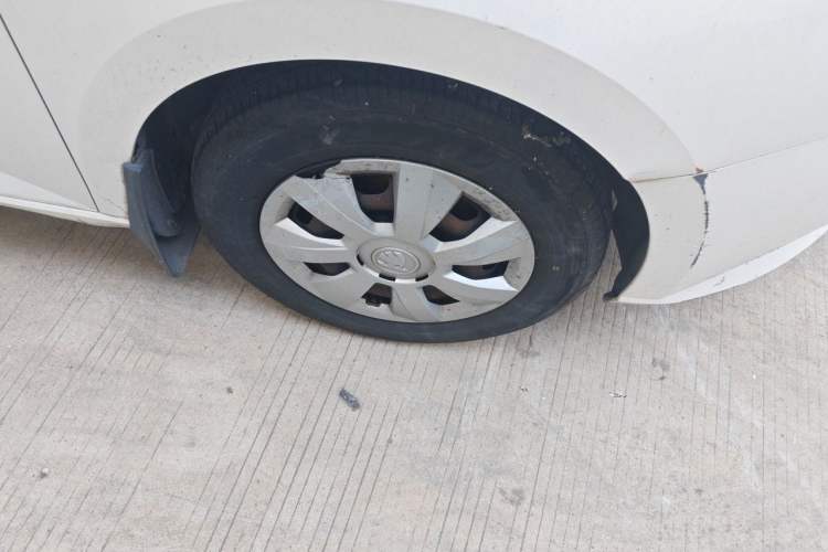 Used Skoda Fabia 2015 1.4L Manual Front-Wheel Drive Model Right Front Wheel Hub