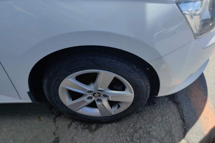 Used Skoda Fabia 2015 1.4L Automatic Chuanxing Edition Right Front Wheel Hub