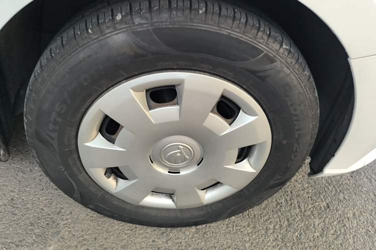 Used Skoda Fabia 2015 1.4L Manual Front-Wheel Drive Model Right Front Wheel Hub