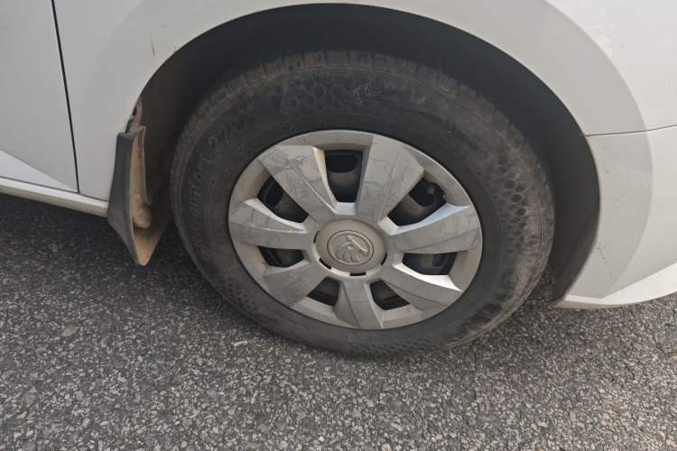 Used Skoda Fabia 2015 1.4L Manual Front-Wheel Drive Model Right Front Wheel Hub