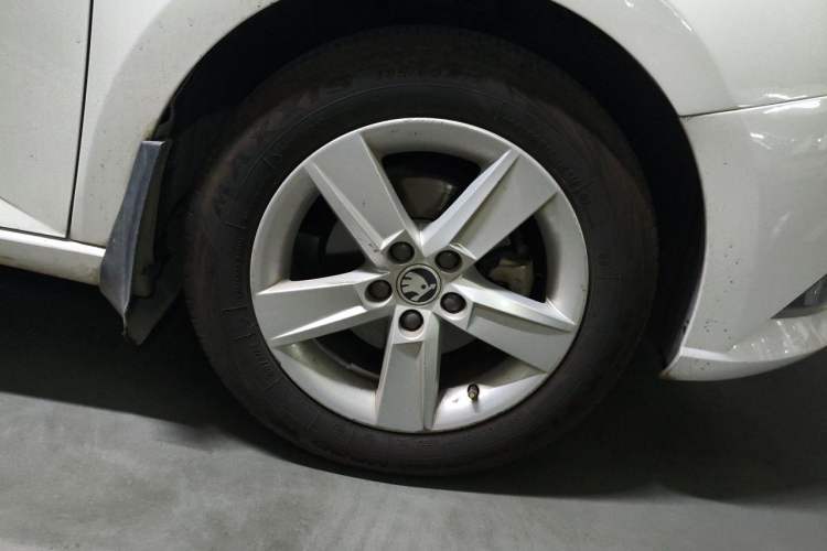 Used Skoda Fabia 2015 1.4L Manual Trend Edition Right Front Wheel Hub