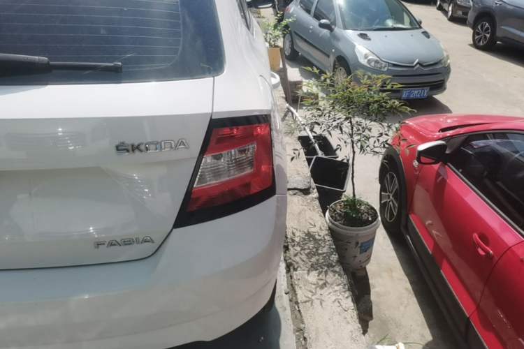 Used Skoda Fabia 2015 1.4L Automatic Front-Drive Model Right Rear Taillight