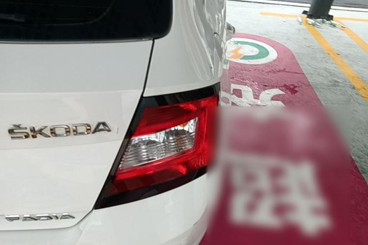 Used Skoda Fabia 2015 1.4L Automatic Front-Drive Model Right Rear Taillight