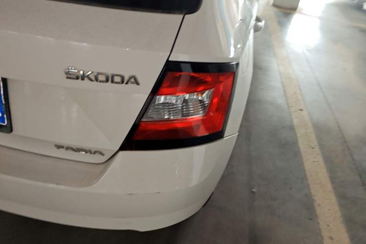 Used Skoda Fabia 2015 1.4L Manual Front-Wheel Drive Model Right Rear Taillight