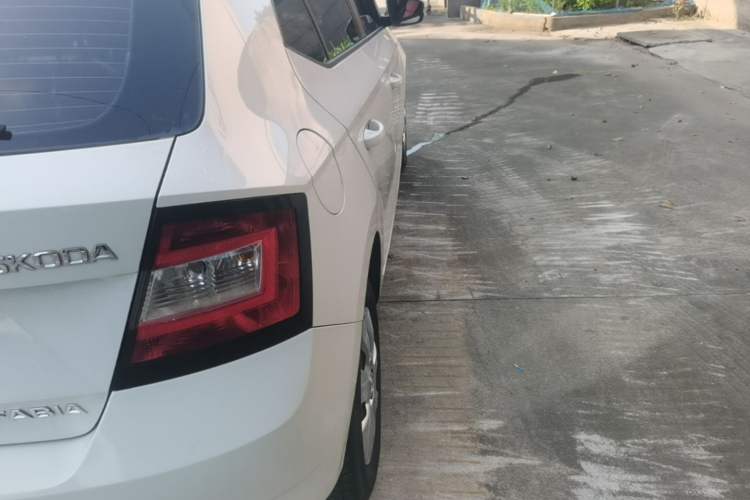 Used Skoda Fabia 2015 1.4L Automatic Front-Drive Model Right Rear Taillight