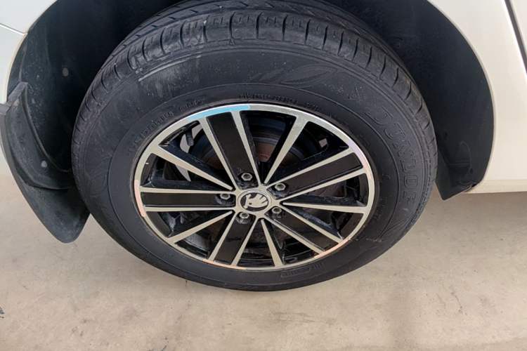 Used Skoda Fabia 2015 1.4L Automatic Front-Drive Model Right Rear Wheel Hub