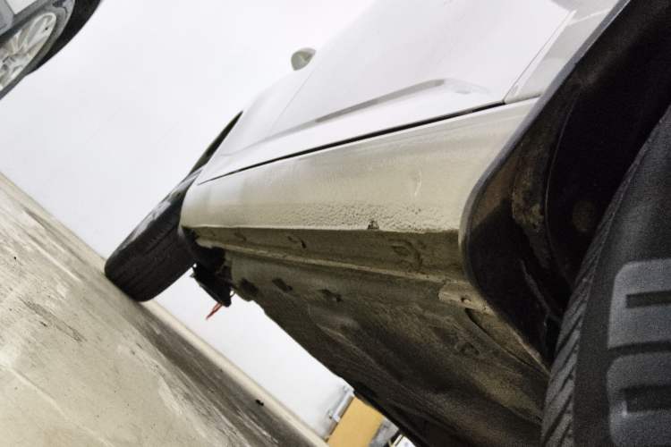 Used Skoda Fabia 2015 1.4L Automatic Front-Drive Model Right Side Sill