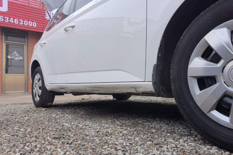 Used Skoda Fabia 2015 1.4L Manual Front-Wheel Drive Model Right Side Sill