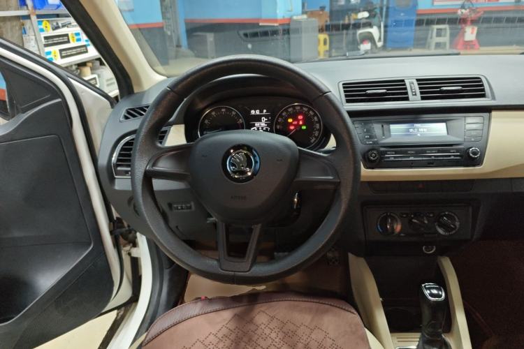 Used Skoda Fabia 2015 1.6L Automatic Chuanxing Edition Steering Wheel