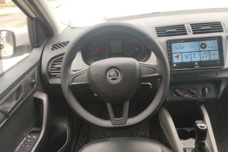 Used Skoda Fabia 2015 1.4L Automatic Front-Drive Model Steering Wheel