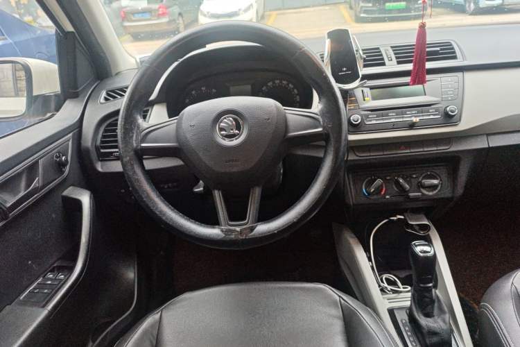 Used Skoda Fabia 2015 1.4L Automatic Front-Drive Model Steering Wheel