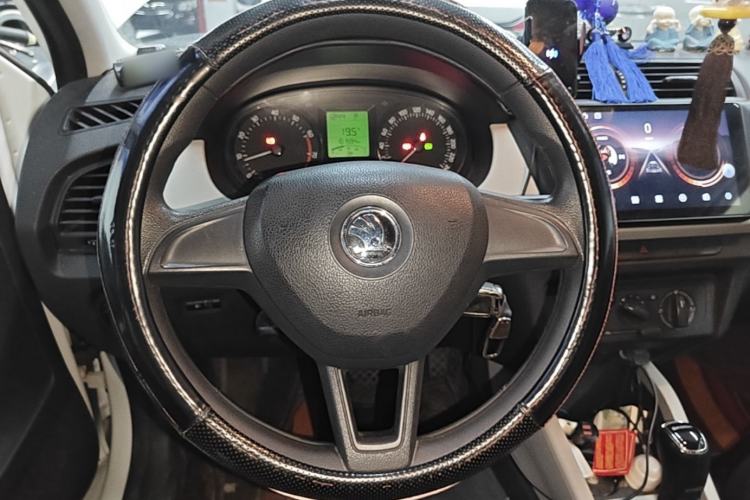 Used Skoda Fabia 2015 1.4L Automatic Front-Drive Model Steering Wheel