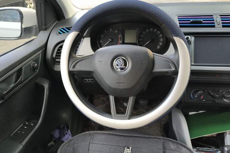 Used Skoda Fabia 2015 1.4L Manual Front-Wheel Drive Model Steering Wheel