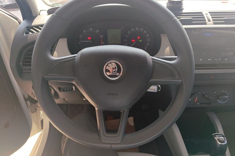 Used Skoda Fabia 2015 1.4L Automatic Front-Drive Model Steering Wheel