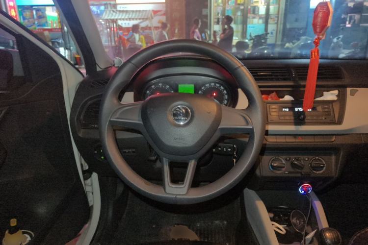 Used Skoda Fabia 2015 1.4L Manual Front-Wheel Drive Model Steering Wheel