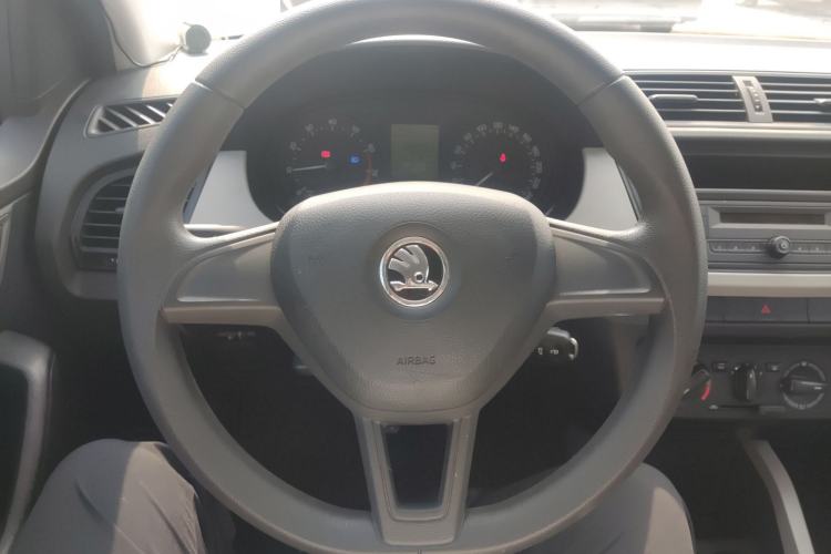 Used Skoda Fabia 2015 1.4L Manual Front-Wheel Drive Model Steering Wheel