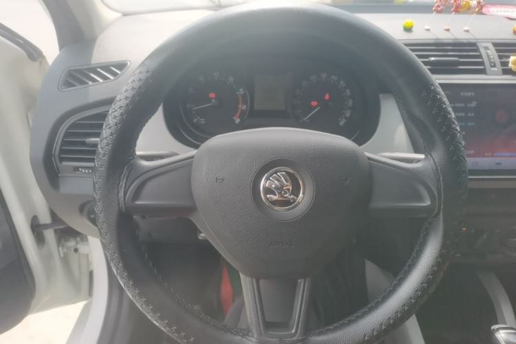 Used Skoda Fabia 2015 1.4L Automatic Front-Drive Model Steering Wheel