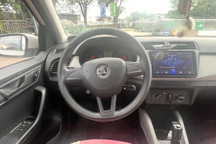 Used Skoda Fabia 2015 1.4L Automatic Front-Drive Model Steering Wheel