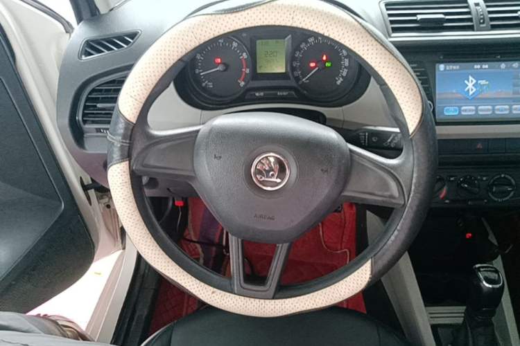 Used Skoda Fabia 2015 1.4L Automatic Front-Drive Model Steering Wheel