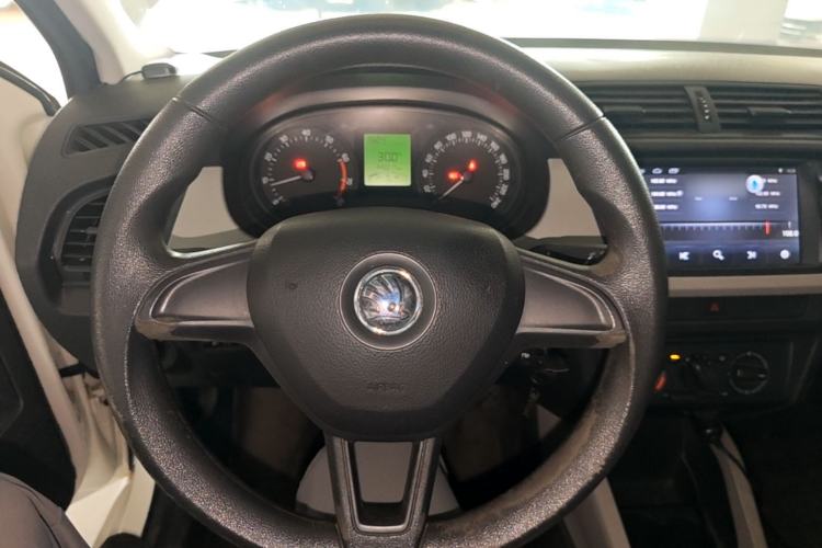 Used Skoda Fabia 2015 1.4L Manual Front-Wheel Drive Model Steering Wheel