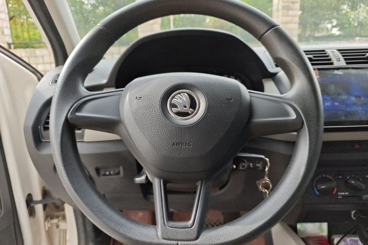 Used Skoda Fabia 2015 1.4L Automatic Front-Drive Model Steering Wheel