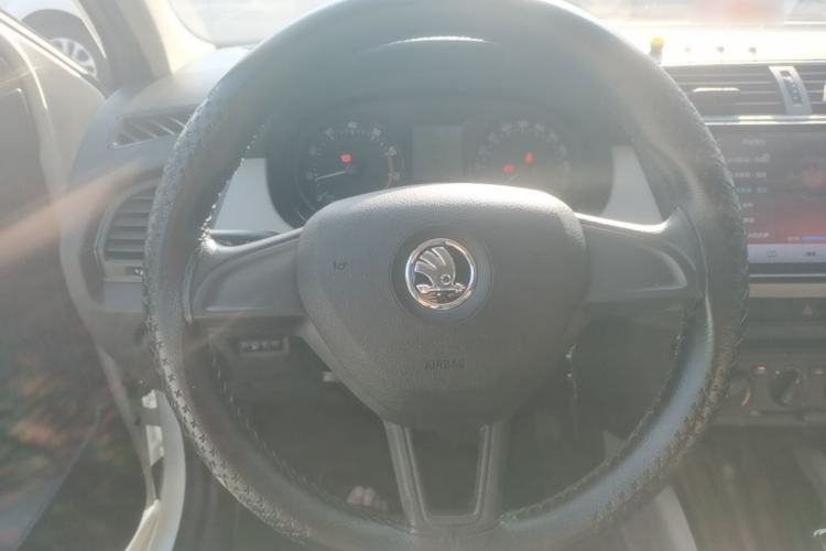 Used Skoda Fabia 2015 1.4L Automatic Front-Drive Model Steering Wheel