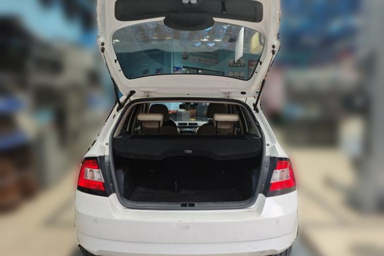 Used Skoda Fabia 2015 1.6L Automatic Chuanxing Edition Trunk