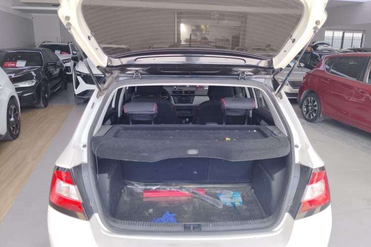 Used Skoda Fabia 2015 1.6L Automatic Sport Edition Trunk