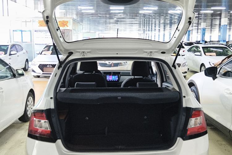 Used Skoda Fabia 2015 1.4L Automatic Front-Drive Model Trunk