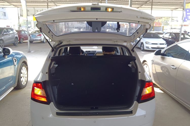 Used Skoda Fabia 2015 1.6L Automatic Chuanxing Edition Trunk