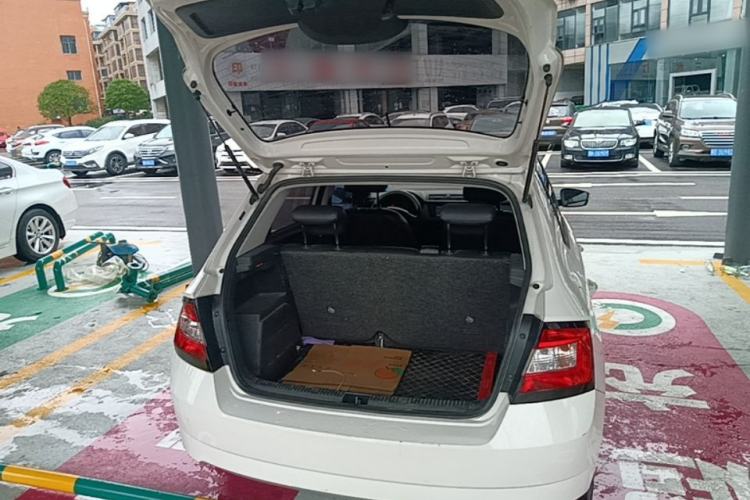 Used Skoda Fabia 2015 1.4L Automatic Front-Drive Model Trunk