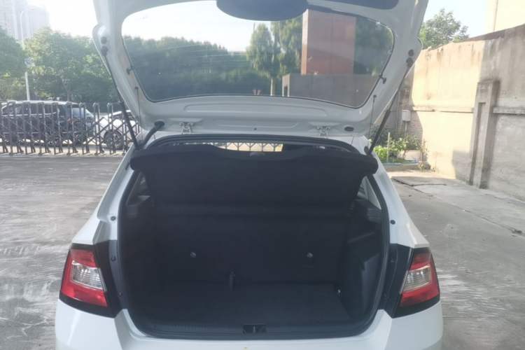 Used Skoda Fabia 2015 1.4L Automatic Front-Drive Model Trunk