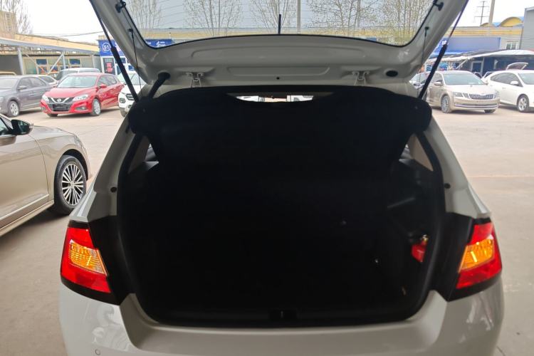 Used Skoda Fabia 2015 1.6L Automatic Chuanxing Edition Trunk