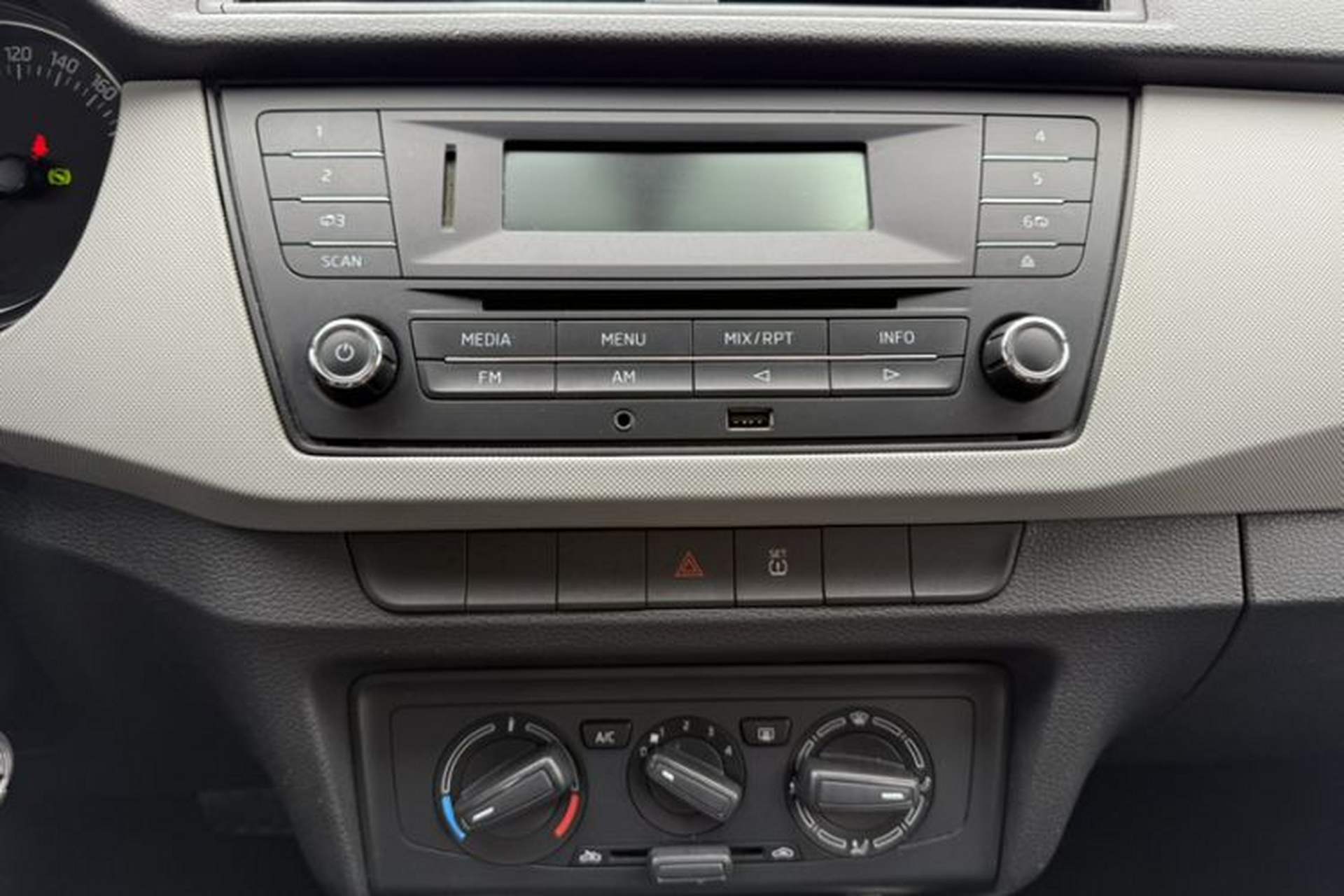 Used Skoda Fabia 2015 1.6L Automatic Sport Edition Audio And AC Panel
