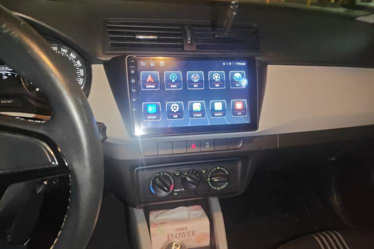 Used Skoda Fabia 2015 1.6L Automatic Sport Edition Audio And AC Panel