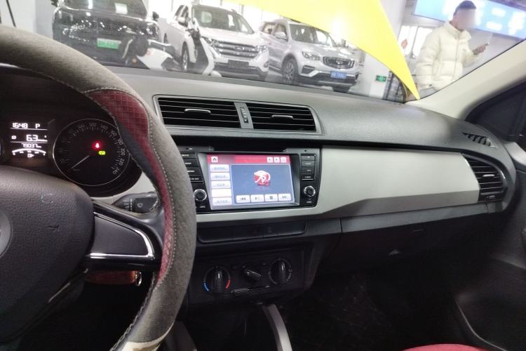 Used Skoda Fabia 2015 1.6L Automatic Sport Edition Center Console