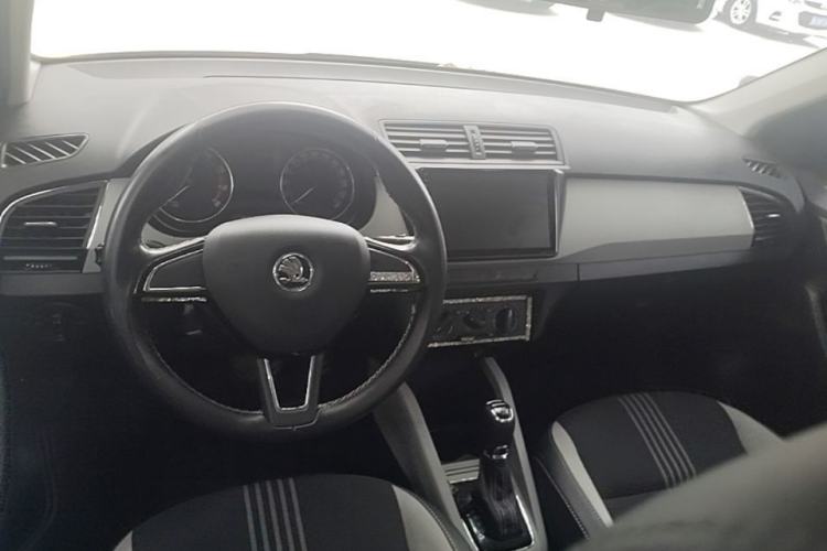 Used Skoda Fabia 2015 1.6L Automatic Chuanxing Edition Center Console