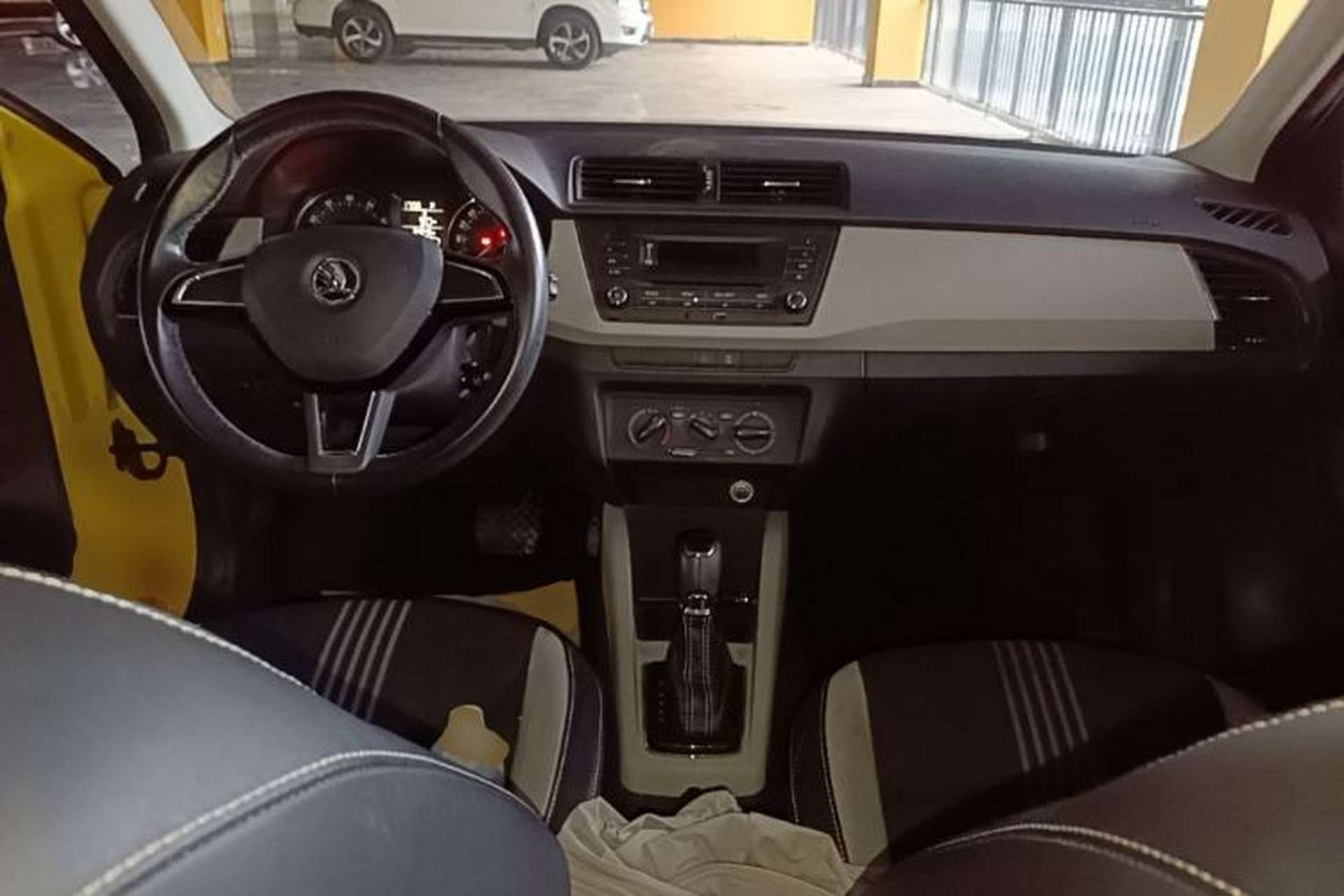 Used Skoda Fabia 2015 1.6L Automatic Sport Edition Center Console