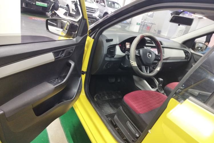 Used Skoda Fabia 2015 1.6L Automatic Sport Edition Driver Seat