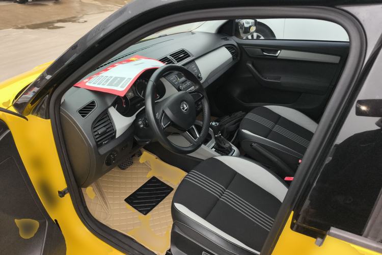 Used Skoda Fabia 2015 1.6L Automatic Sport Edition Driver Seat