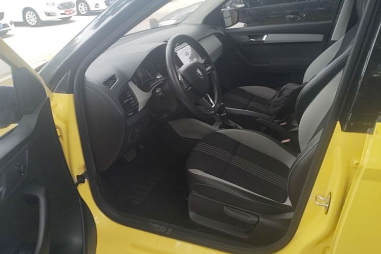 Used Skoda Fabia 2015 1.6L Automatic Chuanxing Edition Driver Seat