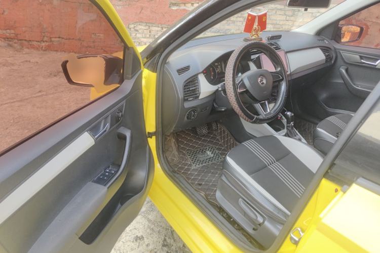 Used Skoda Fabia 2015 1.6L Automatic Sport Edition Driver Seat