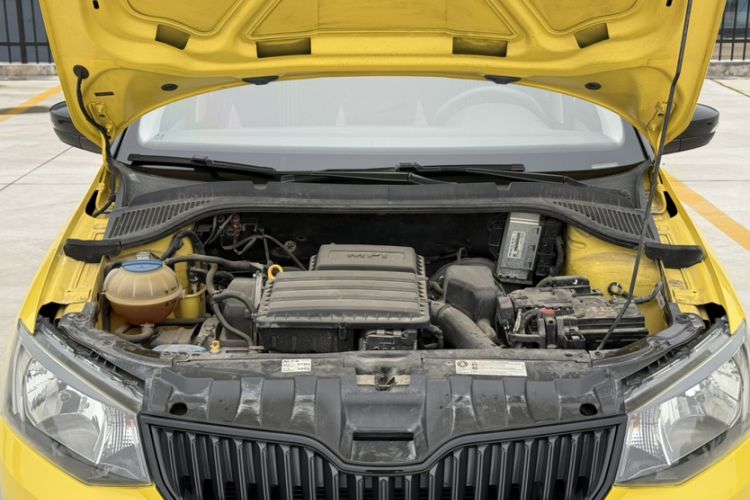 Used Skoda Fabia 2015 1.6L Automatic Sport Edition Engine Bay