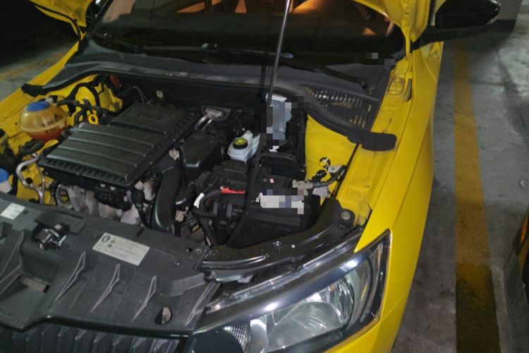 Used Skoda Fabia 2015 1.6L Automatic Sport Edition Engine Bay Left