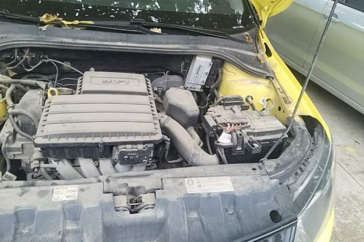Used Skoda Fabia 2015 1.6L Automatic Chuanxing Edition Engine Bay Left