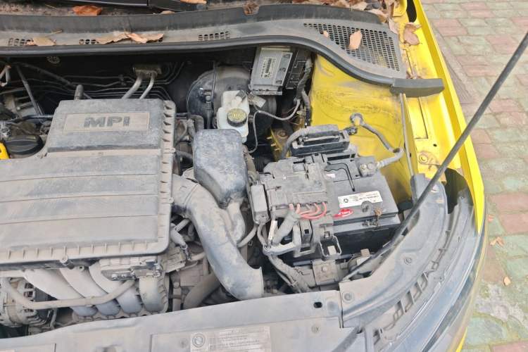 Used Skoda Fabia 2015 1.6L Automatic Smart Drive Edition Engine Bay Left