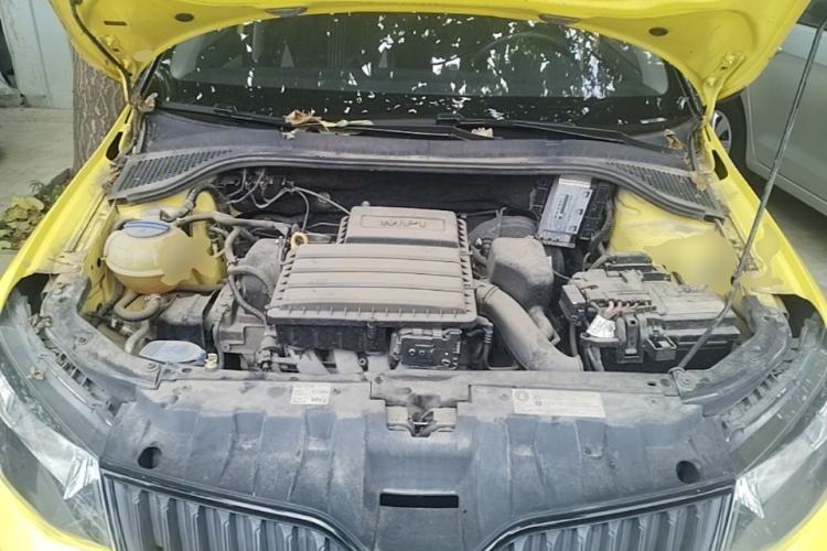 Used Skoda Fabia 2015 1.6L Automatic Chuanxing Edition Engine Bay